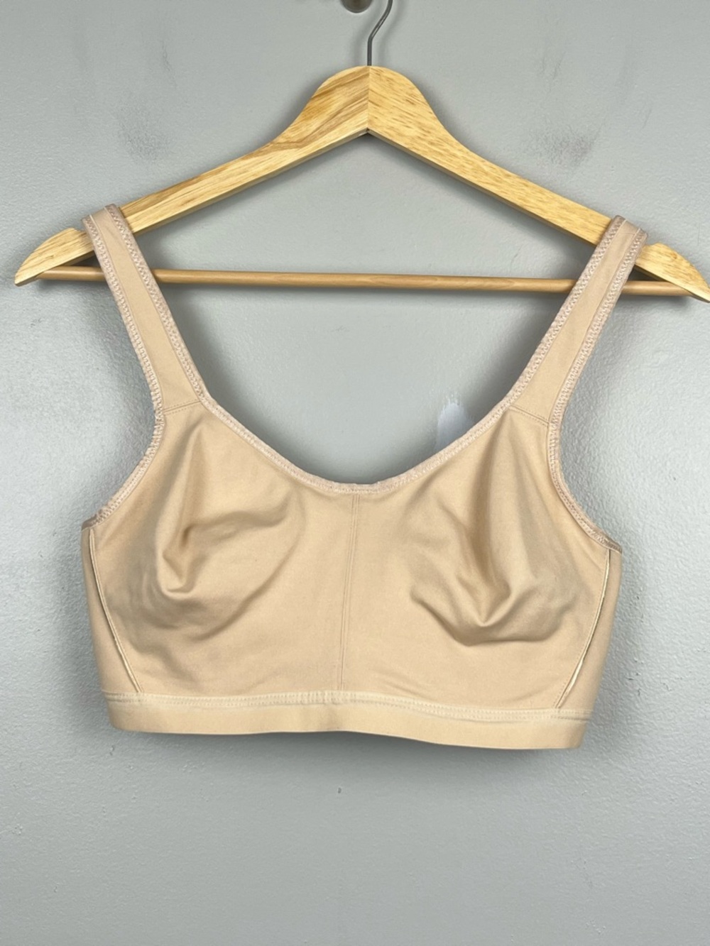 Wacoal beige 855229 Brandi underwire convertible sports bra, 32DD.